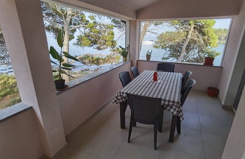Batalaza Apartment | Three bedroom apartment near beach Ugljan (A-19580-a)