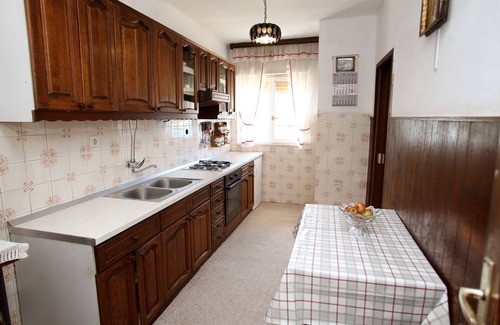 Vinisce Apartment | Three bedroom apartment near beach Vinišće, Trogir (A-4892-b)