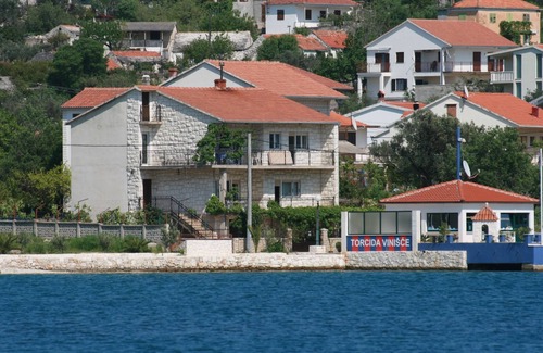 Vinisce Apartment | Three bedroom apartment near beach Vinišće, Trogir (A-4892-b)