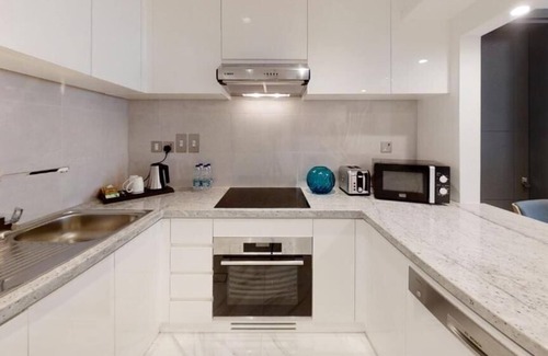 Al Mankhool Apartment | Three Bedroom Apartment Near Sharaf Dg Metro By ER