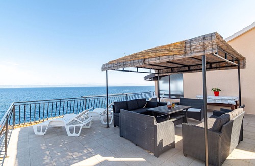 Prigradica Apartment | Three bedroom apartment near beach Prigradica, Korčula (A-627-a)