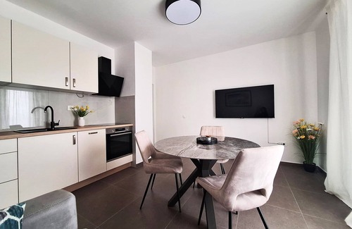Susica Apartment | Three bedroom apartment near beach Tkon, Pašman (A-6262-d)