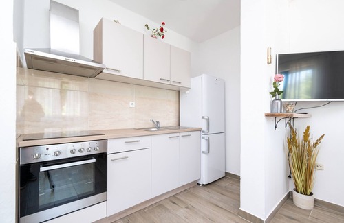 Susica Apartment | Three bedroom apartment near beach Tkon, Pašman (A-6262-d)