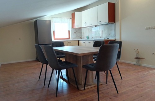 Lun Apartment | Three bedroom apartment with terrace and sea view Lun, Pag (A-24796-e)