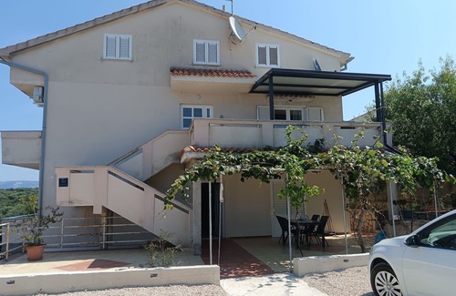 Lun Apartment | Three bedroom apartment with terrace and sea view Lun, Pag (A-24796-e)