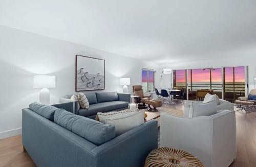 Golden Beach Apartment | Three Bedroom Beachfront Apartment in Venice