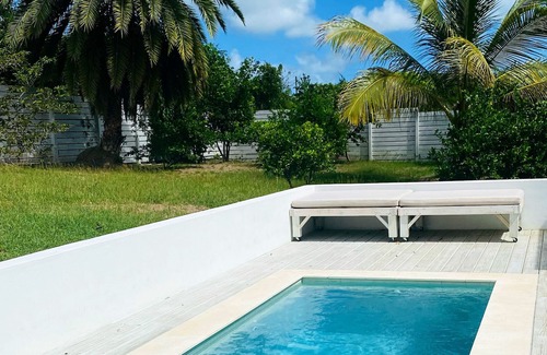Saint Paul Parish House | Three Bedroom bungalow in the heart of Swetes