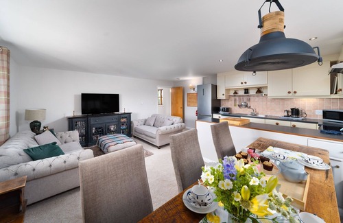 Stoke Rivers Apartment | Three bedroom countryside cottage with hot tub, close to North Devon coast.