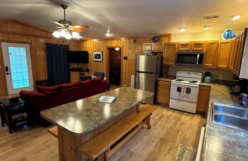 Big Creek Boat Rental | Three Bedroom FLOATING Home @Froggies/Whitman Hollow Marina.