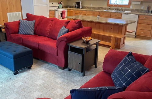 Big Creek Boat Rental | Three Bedroom FLOATING Home @Froggies/Whitman Hollow Marina.