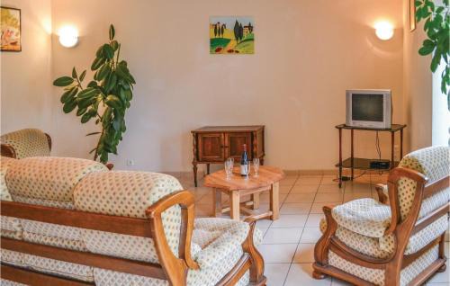 Montfaucon House | Three-Bedroom Holiday Home In Montfaucon