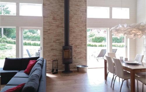 Kopingsvik House | Three-Bedroom Holiday Home In Kopingsvik