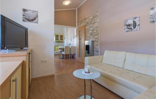 Barbariga House | Three-Bedroom Holiday Home Betiga With A Fireplace 02