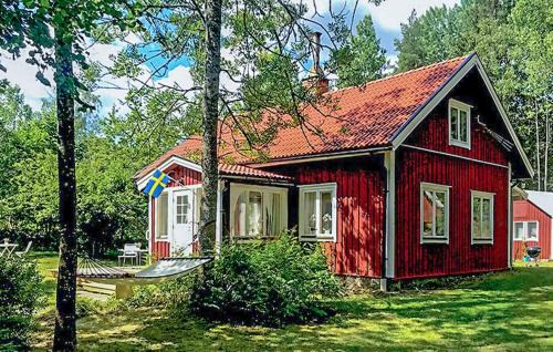 Hultsfred House | Three-Bedroom Holiday Home In Hultsfred