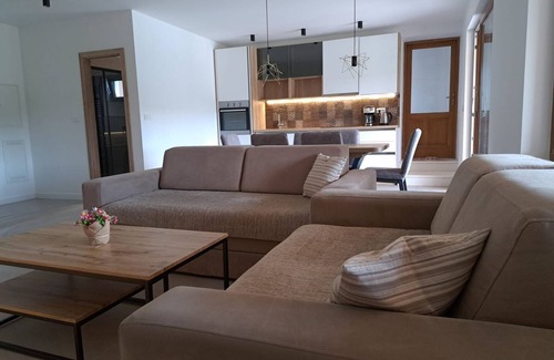 Dicmo House | Three Bedroom Holiday Home