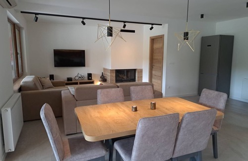 Dicmo House | Three Bedroom Holiday Home