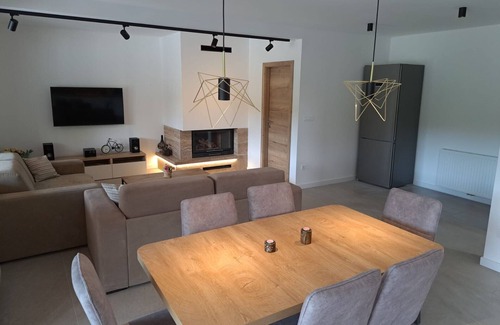 Dicmo House | Three Bedroom Holiday Home
