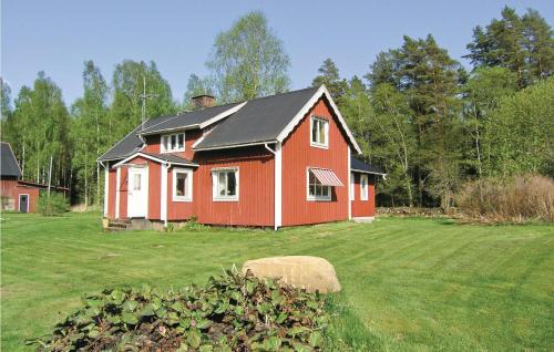Bastas House | Three-Bedroom Holiday Home In Langaryd