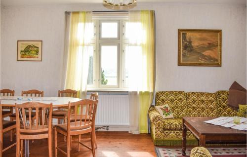 Brakne-Hoby House | Three-Bedroom Holiday Home Bräkne-Hoby With A Fireplace 05