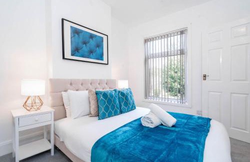 Smethwick House | Three Bedroom House - Garden - Parking - Wifi - Netflix - Top Rated - 11T