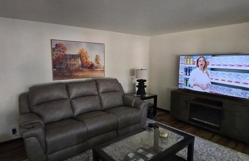 Green Bay House | Three Bedroom Ranch walking distance to Lambeau