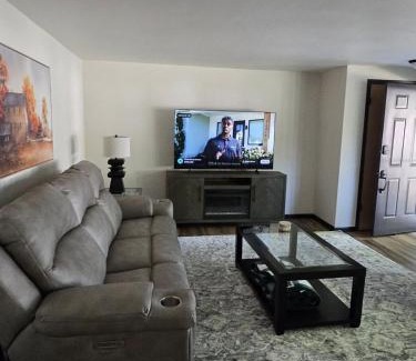 Green Bay House | Three Bedroom Ranch walking distance to Lambeau