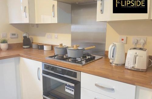 Aylesbury Apartment | Three Bedroom Semi Detached House By Flipside Property Aylesbury Serviced Accommodation & Short Lets With Wifi & Parking