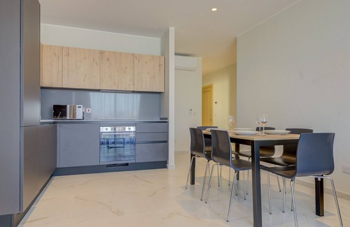 St. Andrew's Apartment | Three Bedroom Suite 7