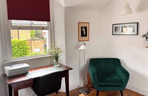 Hampstead Apartment | Three Bedroom Sunny, Airy Penthouse in Hampstead