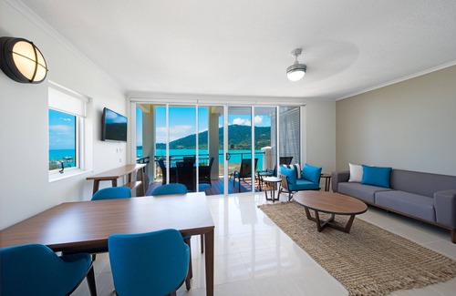 Airlie Beach Apartment | Three Bedroom Two Bathroom Two Level Top Floor Luxe Spa Penthouse