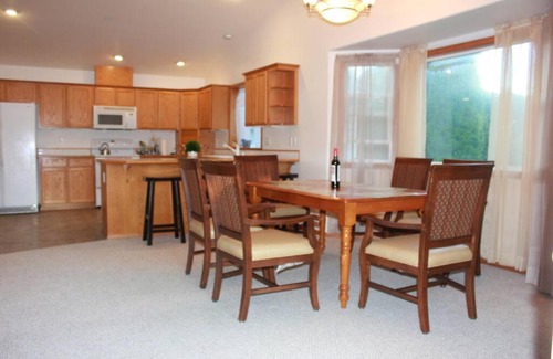 Everett Villa | Three-Bedroom Two Bath Home Private Home