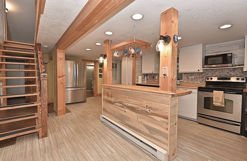Bovey House | Three Bedroom, Two Bathroom Private Lakefront Cabin with Amazing Views of Beautiful Twin Lakes