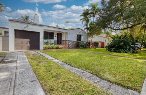 Miami Springs House | Three bedrooms two bath close to Miami International airport.