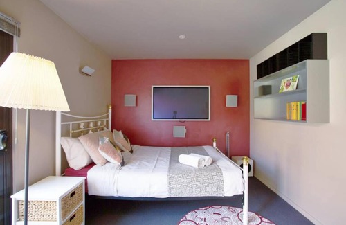 Sullivan's Cove Apartment | Three bedrooms Unit with free parking