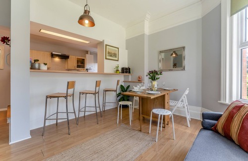 Bexhill-on-Sea Apartment | Three Bees - Two Bedroom Apartment, Sleeps 4