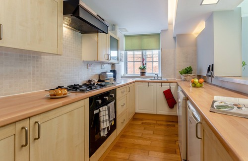 Bexhill-on-Sea Apartment | Three Bees - Two Bedroom Apartment, Sleeps 4