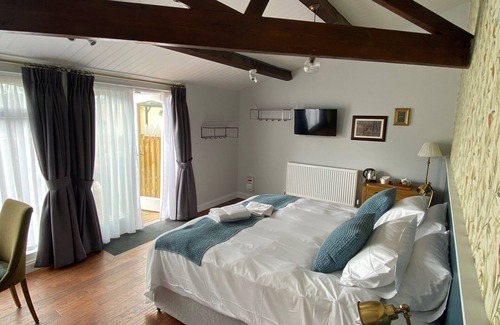 Newport Bed & Breakfast | Three Bishops Inn