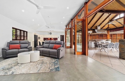 Clifton Beach House | Three Corners Of Paradise In Clifton Beach