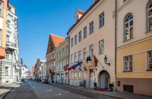 Old Town Hotel | Three Crowns Residents