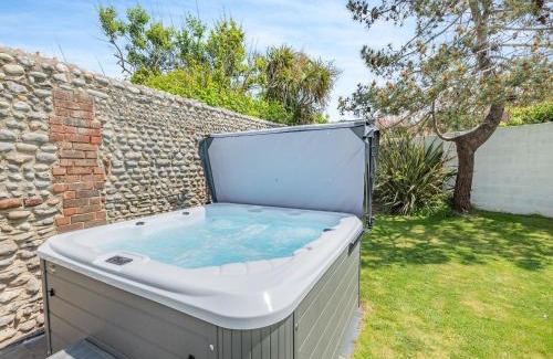 Middleton-on-Sea House | Three Decks
