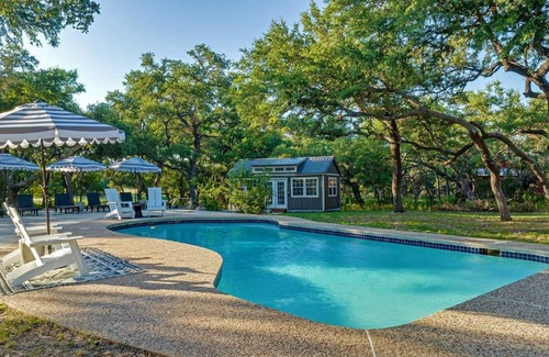 Driftwood House | Three Dog Ranch - Pool Game Room & Sleeps 18