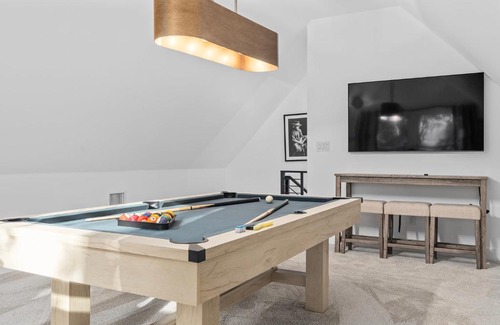Driftwood House | Three Dog Ranch - Pool Game Room & Sleeps 18