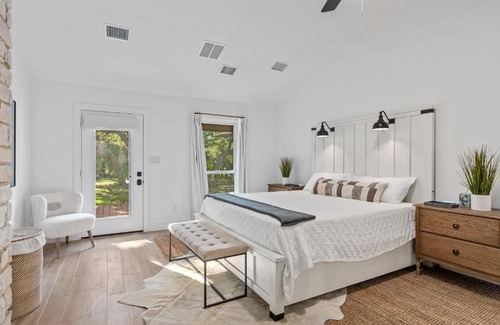 Driftwood House | Three Dog Ranch - Pool Game Room & Sleeps 18
