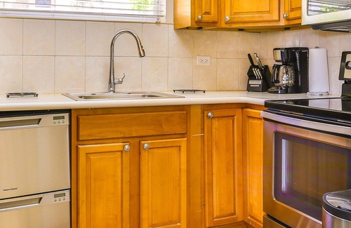 Seven Mile Beach Condo | THREE King Beds plus Twin Plantation Village #15 4 TVs with HD Cable
