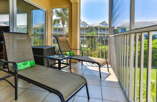 Seven Mile Beach Condo | THREE King Beds plus Twin Plantation Village #15 4 TVs with HD Cable