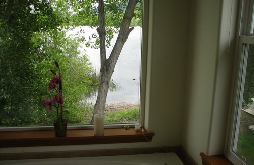 Malaga House | Three Lakes Getaway. Beautiful Waterfront Home, 5 miles to Wenatchee.