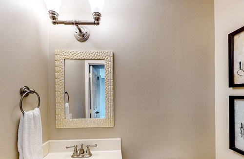 Holiday Isle Condo | Three-level condo with WiFi, balcony, central AC, & beach access