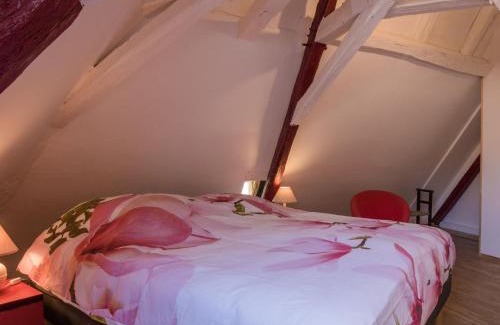Peyzac-le-Moustier House | Three lovely g tes surrounded by nature with private swimming pool and garden