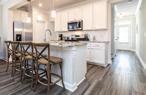 Northeast Virginia Beach House | Three Minute walk to the Beach