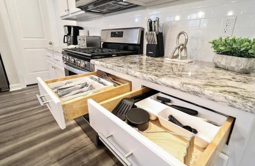 Northeast Virginia Beach House | Three Minute walk to the Beach